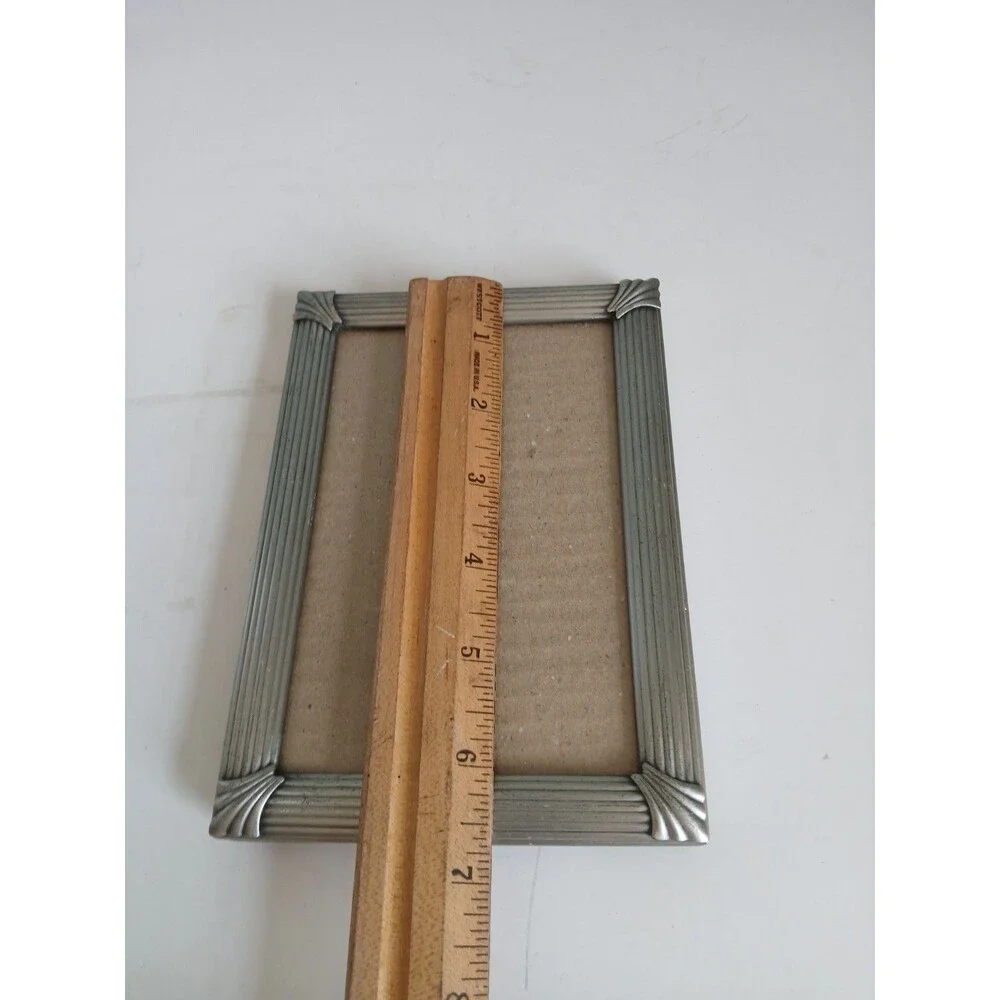 4.5 X 6.5  burnes silver pewter ribbed w fan motif Corner